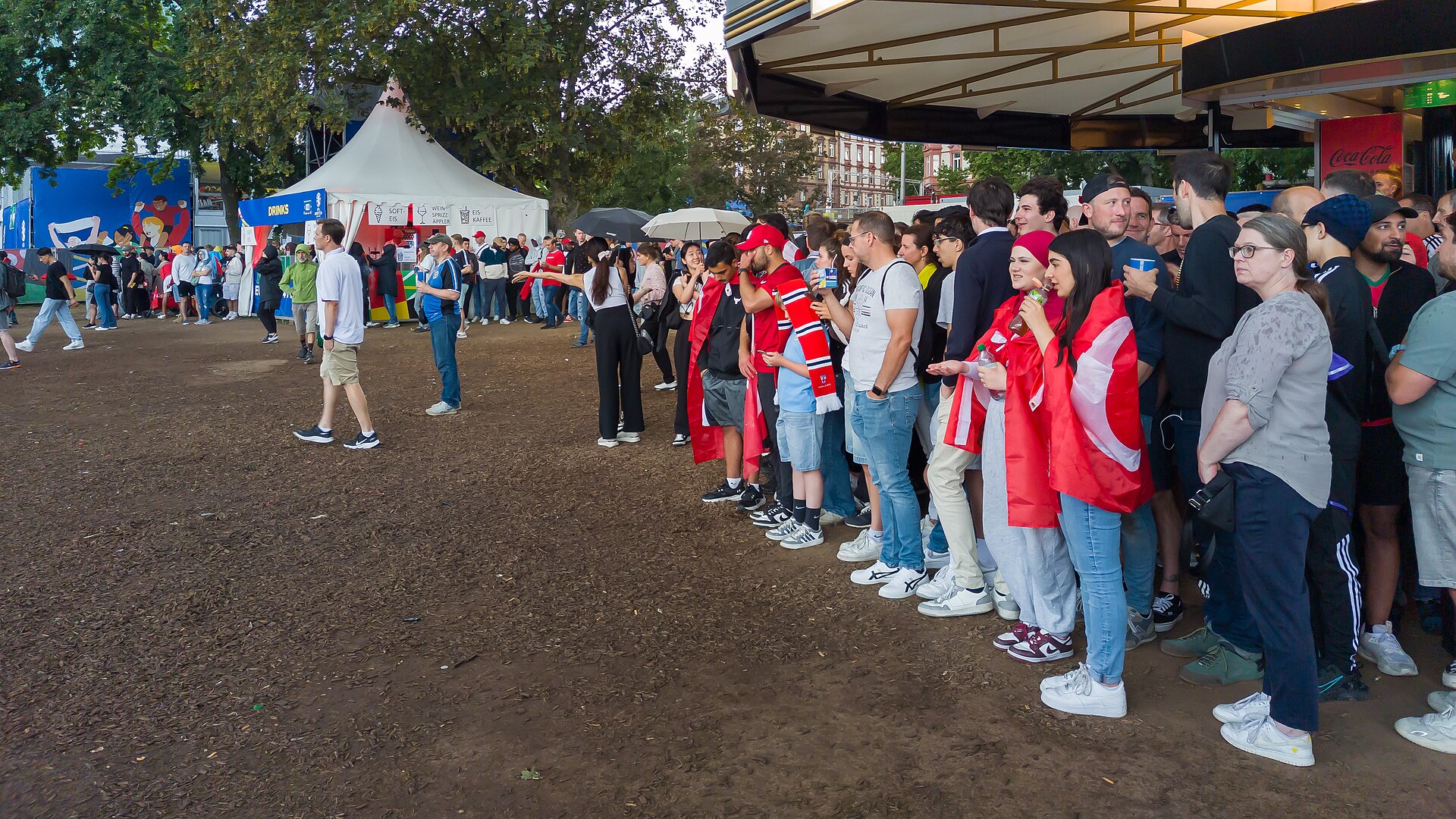 赛程 · 雷火电竞 App 界面示意